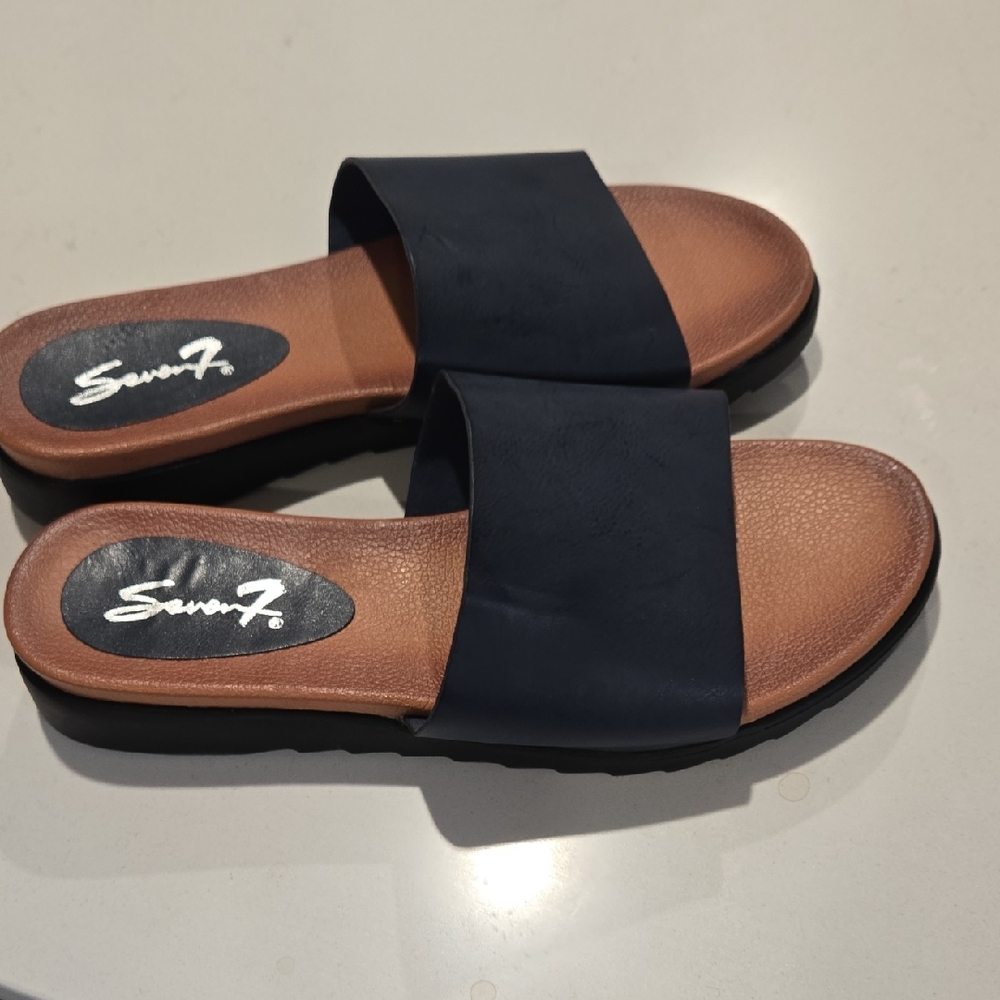 Seven7 Women's Navy and Tan Slide Sandals BNWOT Size 8